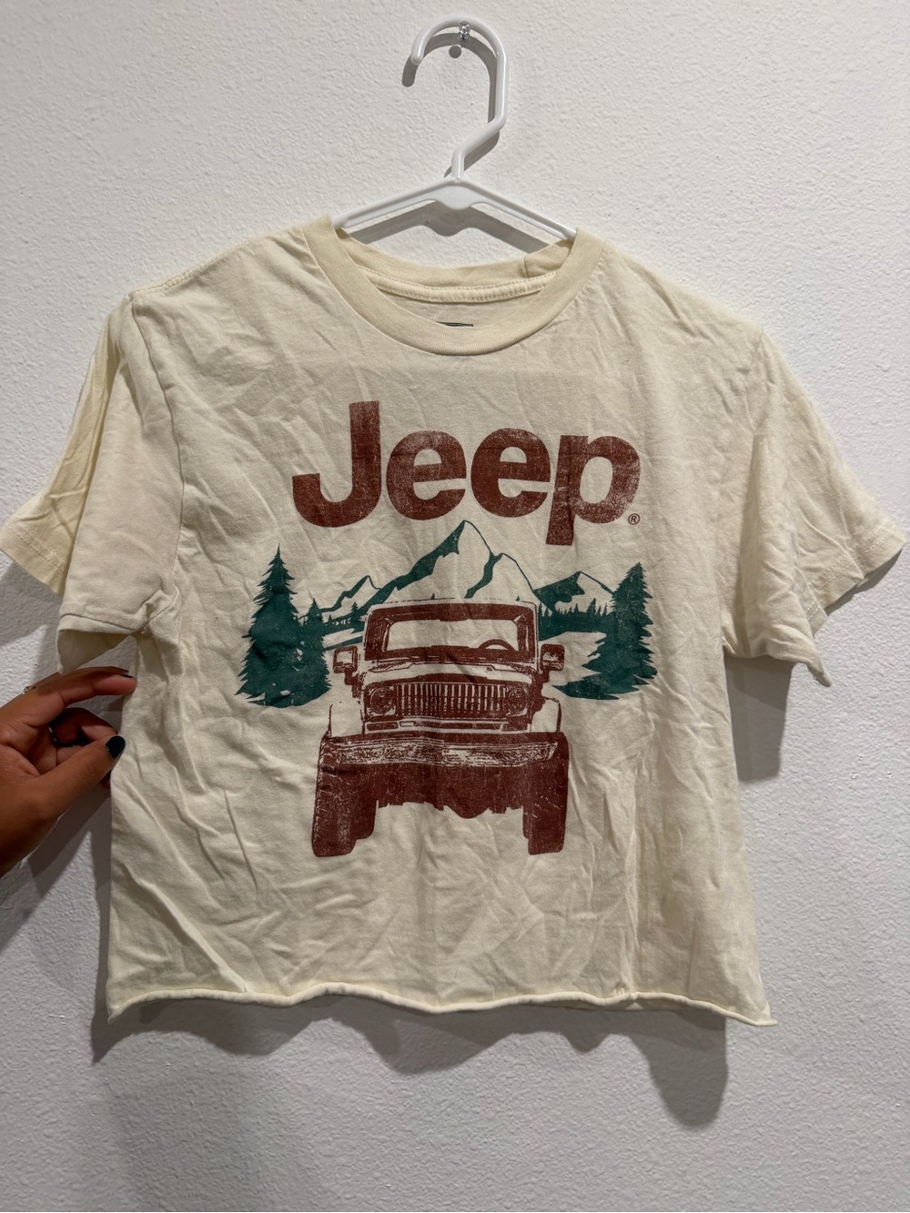Jeep Cream Crop Tee with Brown Jeep & Green Mountain Graphic